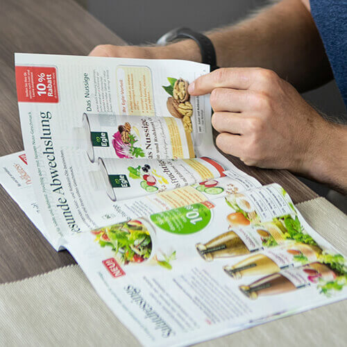 Blättern im Katalog